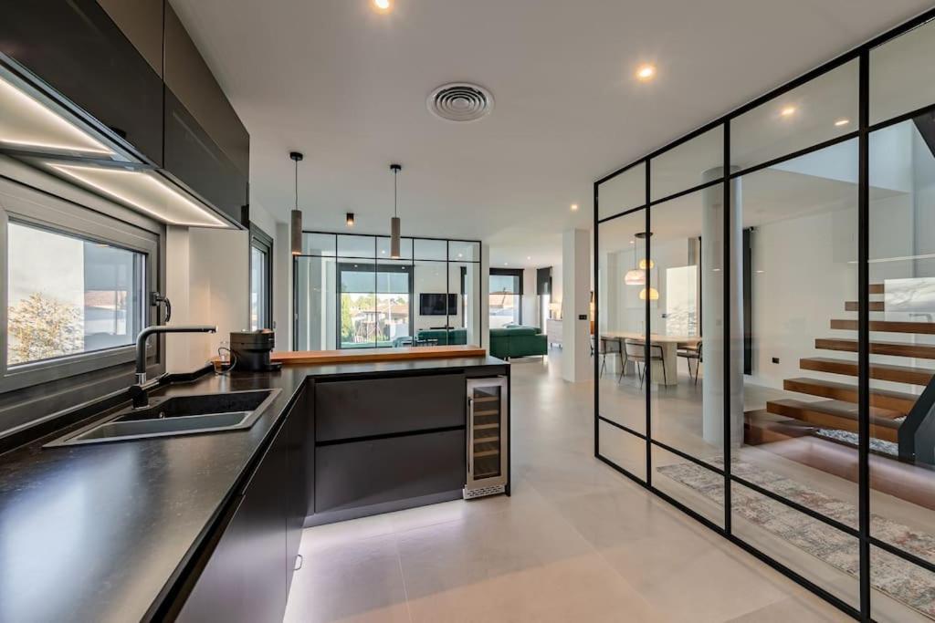 Villa Con Piscina Privada Gelves 外观 照片